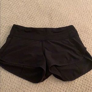 Lulu lemon size 2 speed up shorts 2.5 (regular)